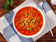 Рецепта Яхния от грах и леща с домати, чесън, чубрица, копър и магданоз